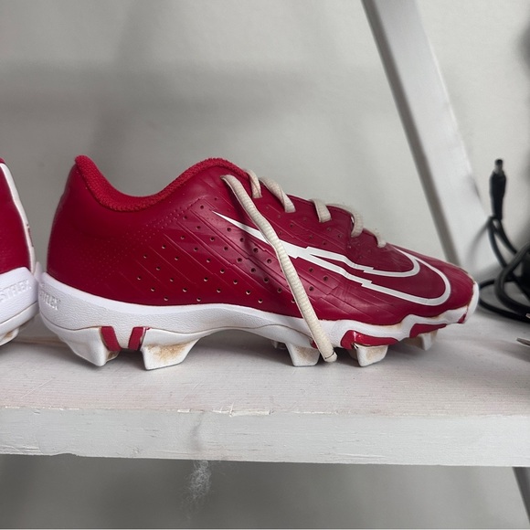 Nike boys Vapor White and Red baseball cleats - Picture 5 of 8